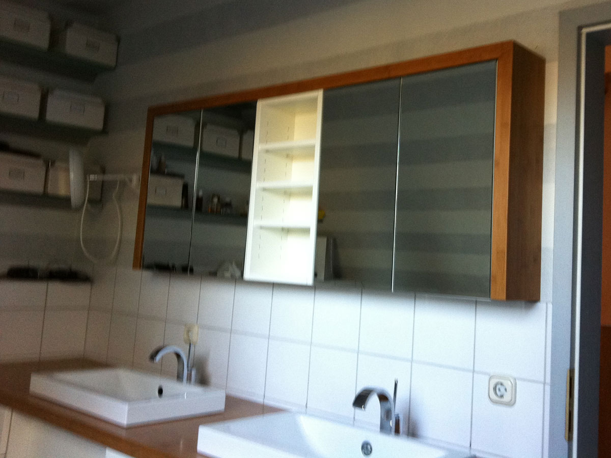 Badmöbel-Oberschrank - Referenz der Tischlerei Klinksiek Badmöbel-Oberschrank