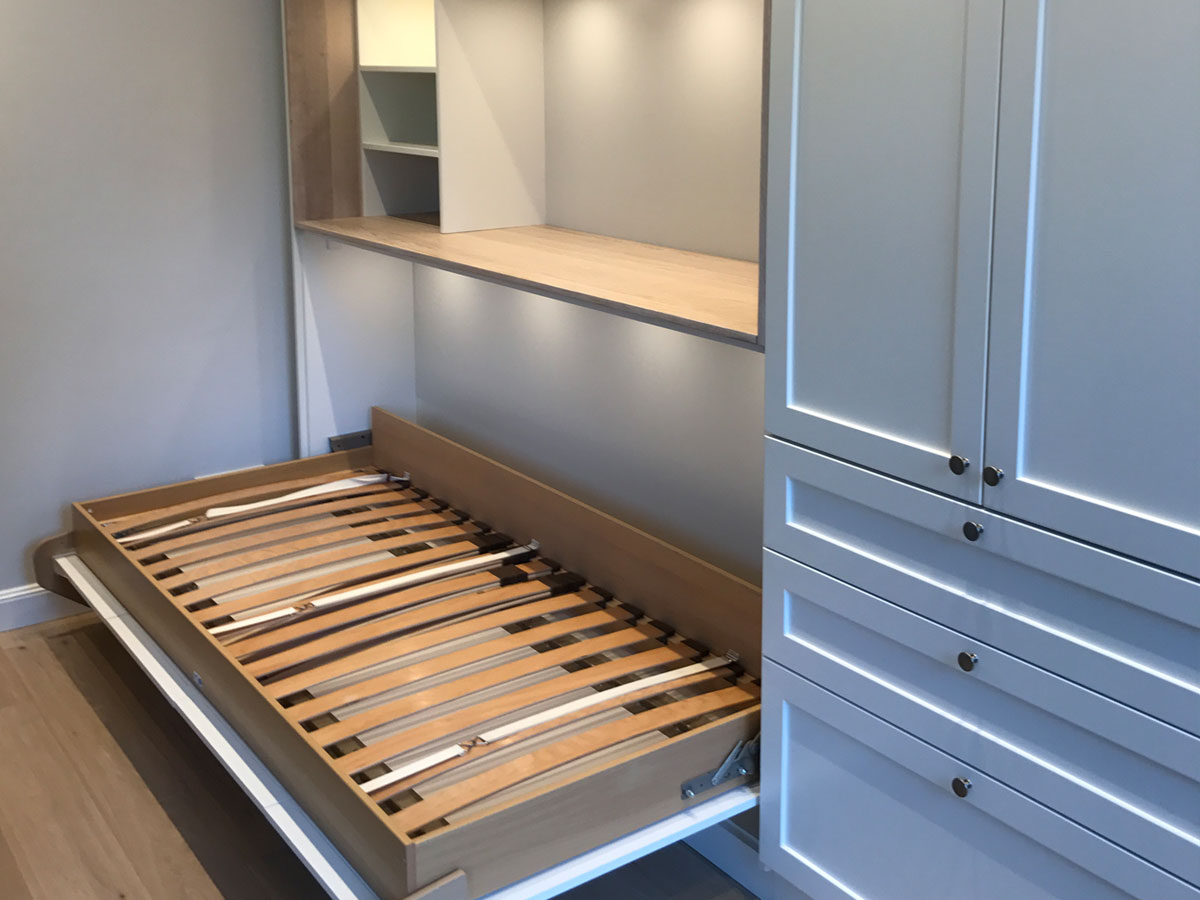 Einbauschrank mit Klappbett