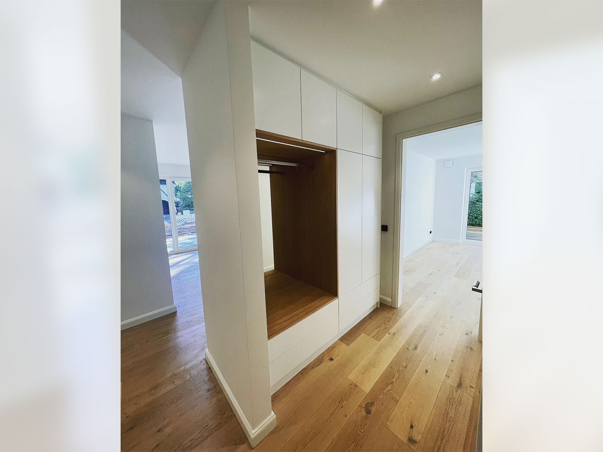 Garderobenschrank