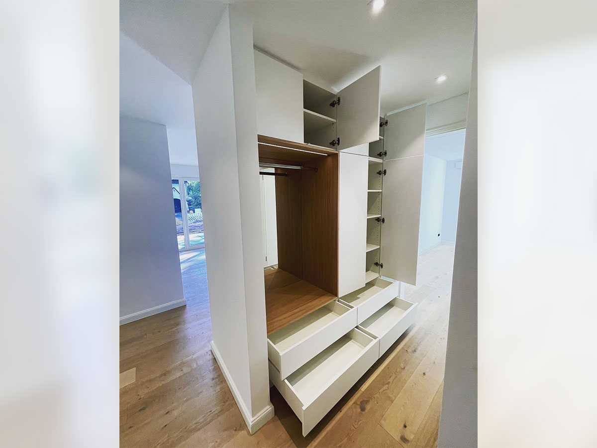 Garderobenschrank