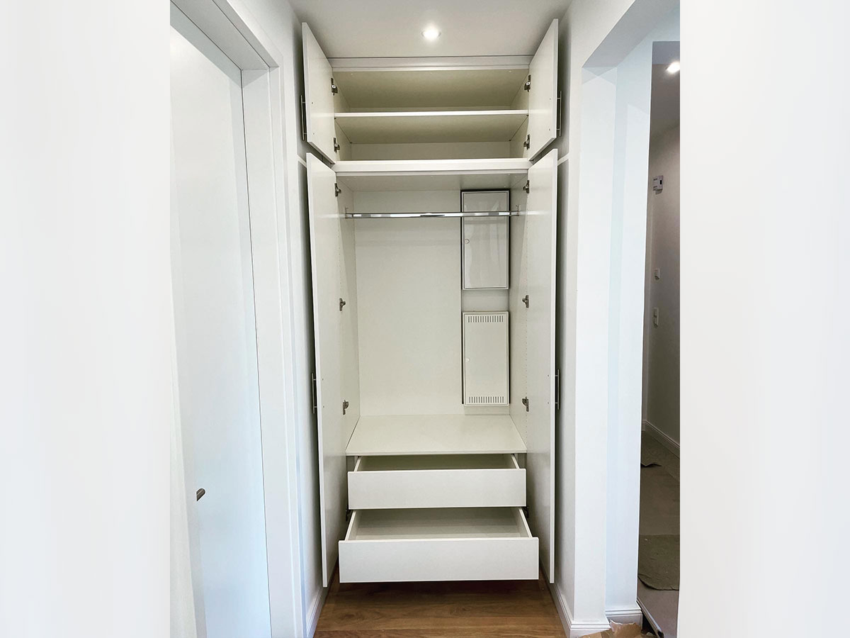 Garderobenschrank