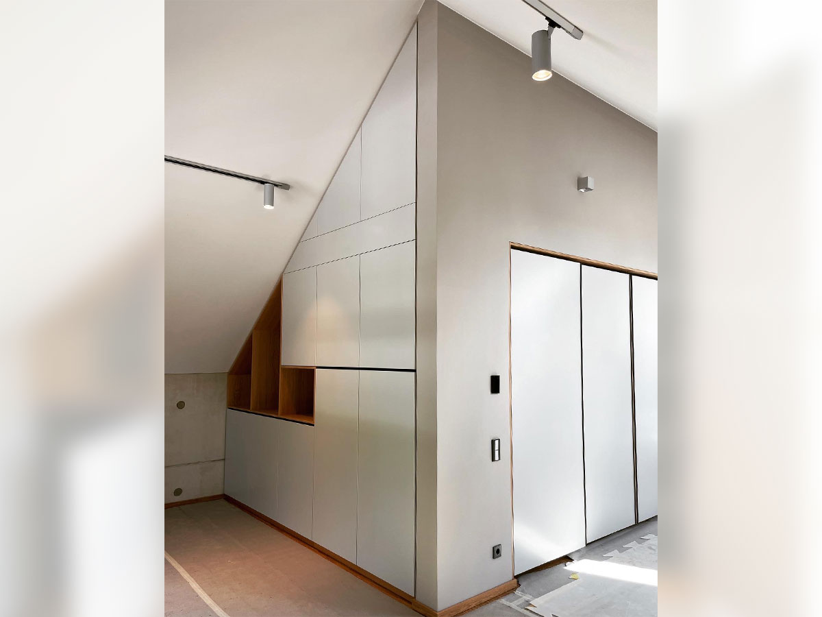 Schrank für Dachschrägen