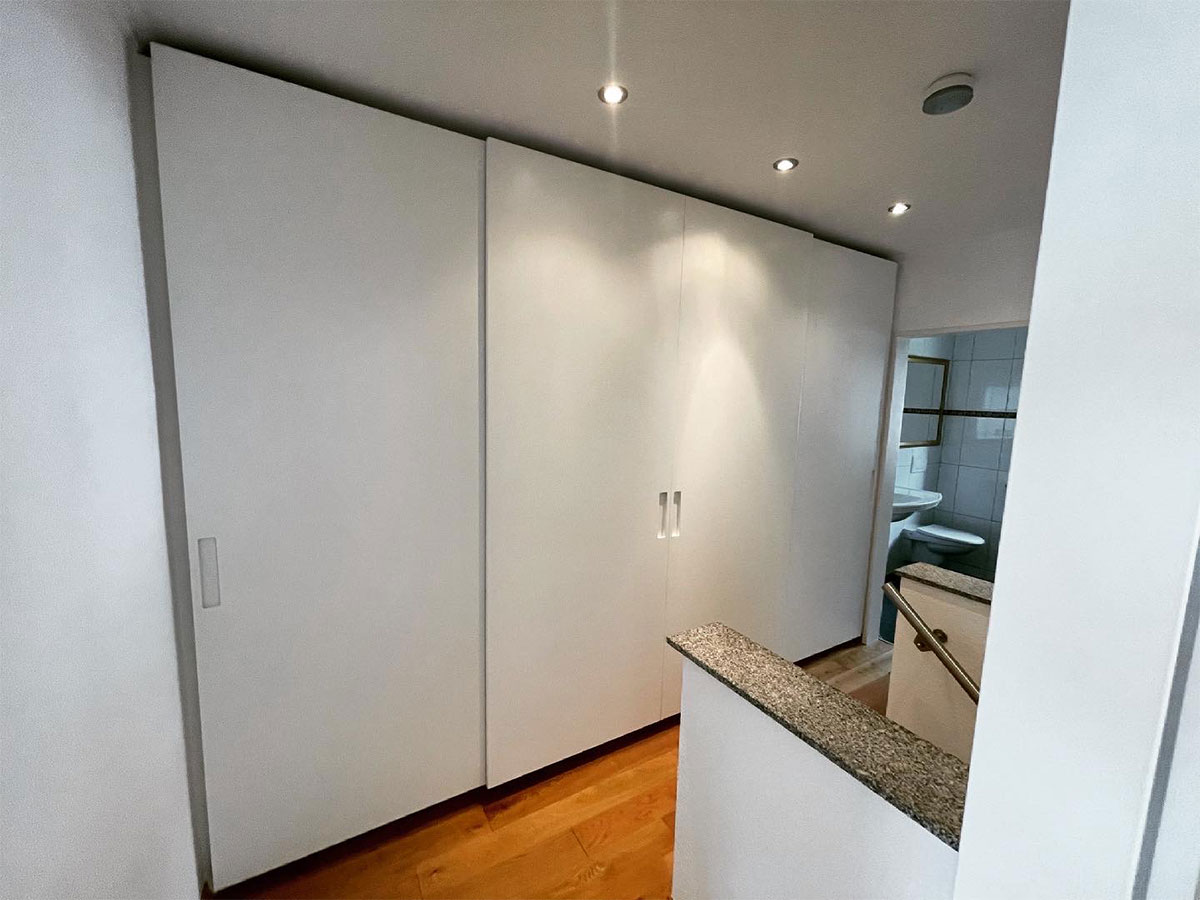 Kleiderschrank
